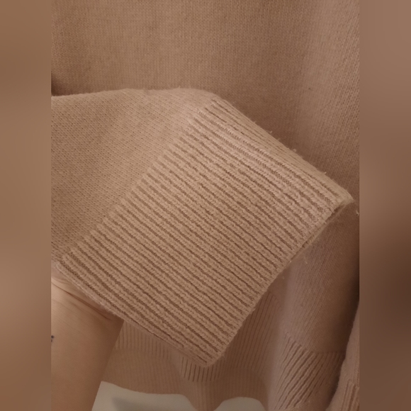 H&M Cream Turtleneck Sweater sz. M - Picture 7 of 8